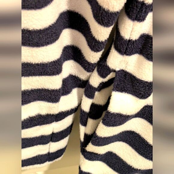 Aritzia Telluride Clothing S Fuzzy Navy & White Striped Turtleneck with Pockets - Picture 4 of 6